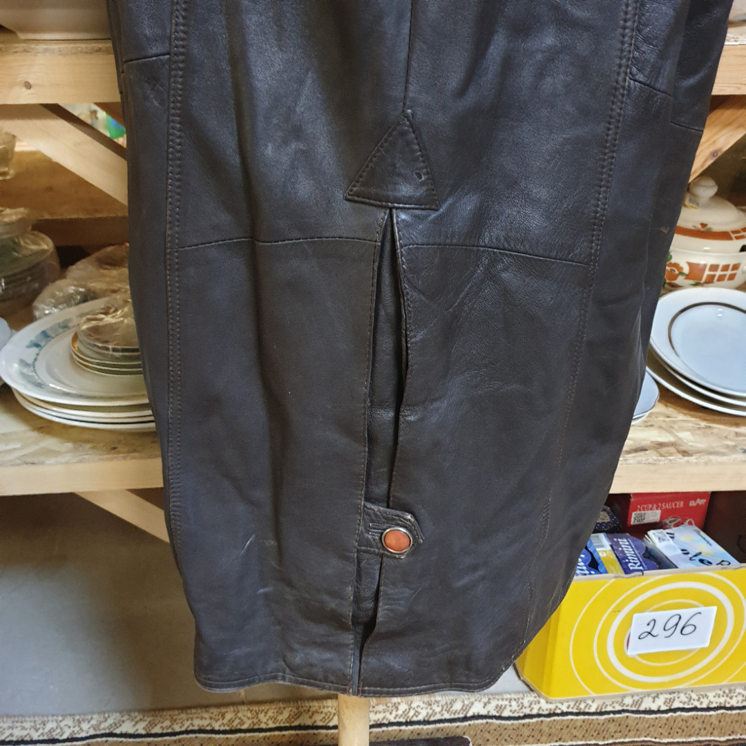 Плащ кожаный с ремнем "Leather. Pak Antilop", размер s, длина 115 см, полуобхват 60 см. Винтаж.. Картинка 9